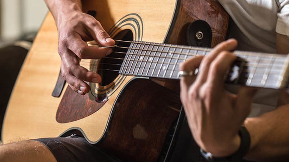 Unlock your inner rock star with this online guitar training for $ 30